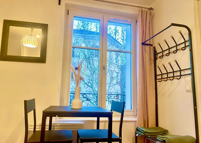 Charming In Center Апартаменты *